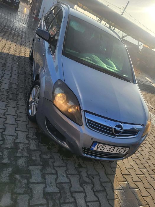 Masina Opel zafira