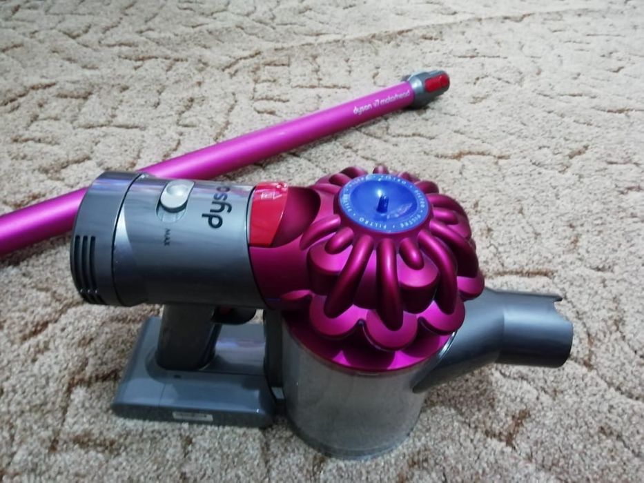 Вертикальный пылесос  Dyson