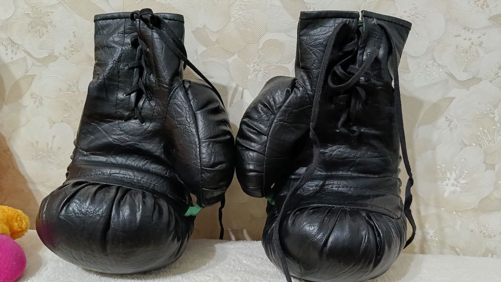 Продам боксерские перчатки.