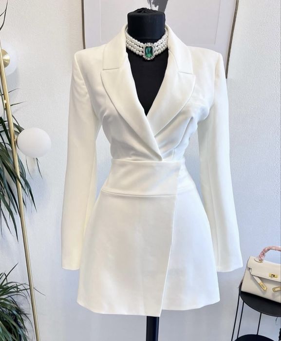 Rochie eleganta alba tip sacou scurta Zara marimea M