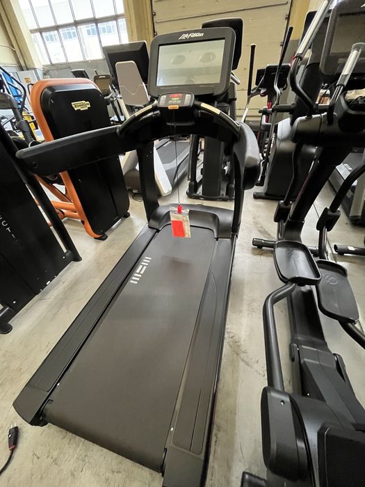 Depozit aparate life fitness