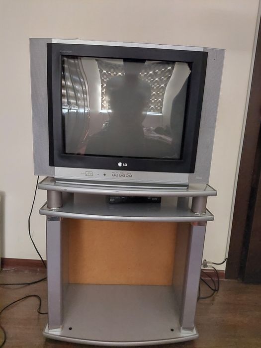 Телевизор LG+ подставка