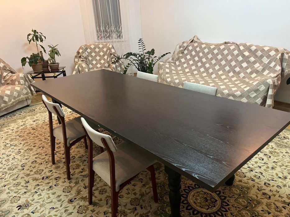 Стол для гостей