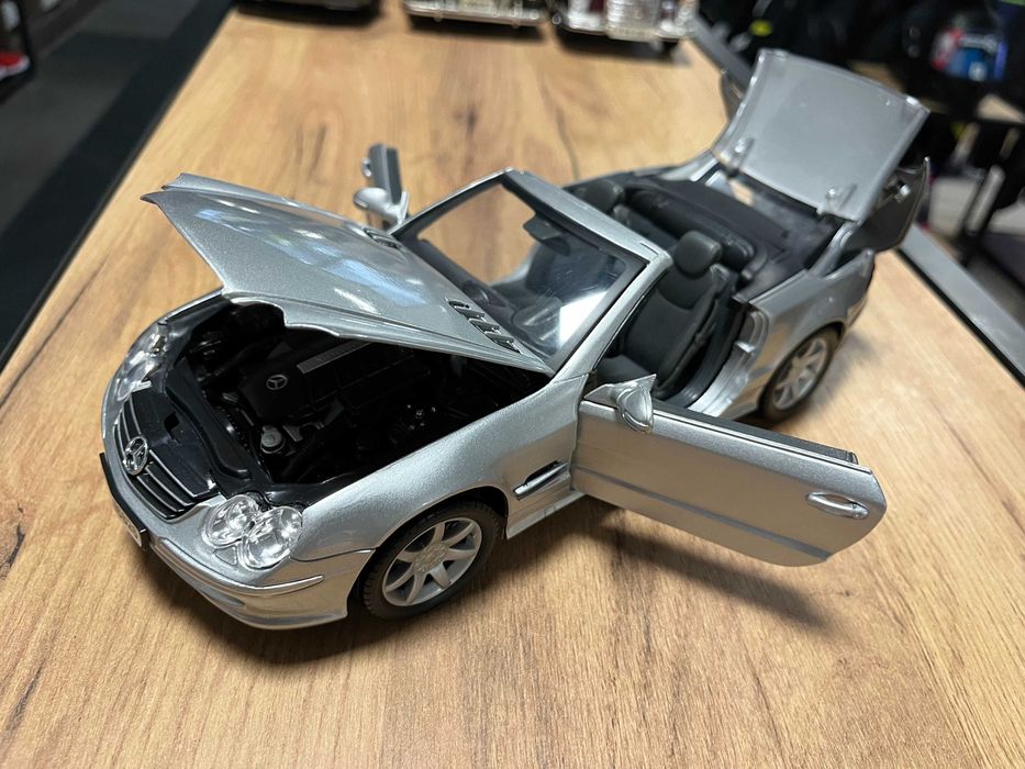 MOTOR MAX колекционерски модел MERCEDES SL500 ROADSTER 1999 г.1:18