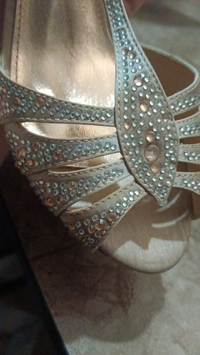 Продам вечернюю обувь