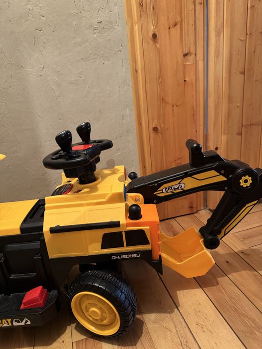 Игрушка машина-экскаватор