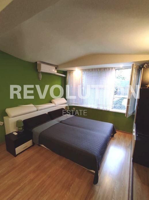 Дава се под наем Едностаен апартамент в Варна, Център - 40 кв.м за 378.93 € - Снимка #1