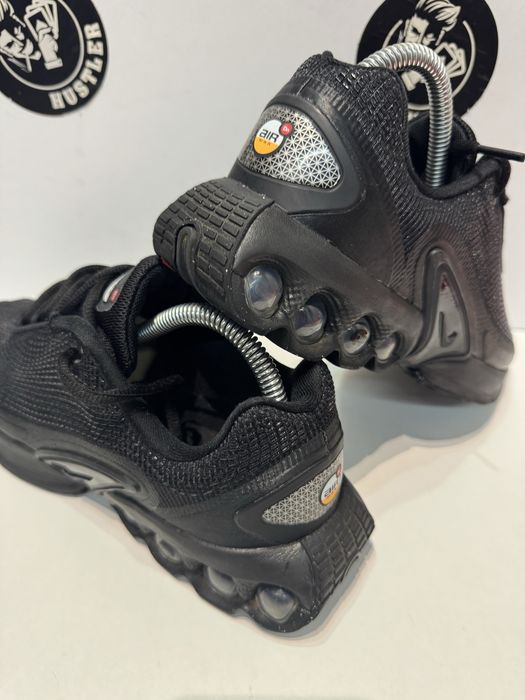 Маратонки NIKE AIR MAX DN. Номер 38