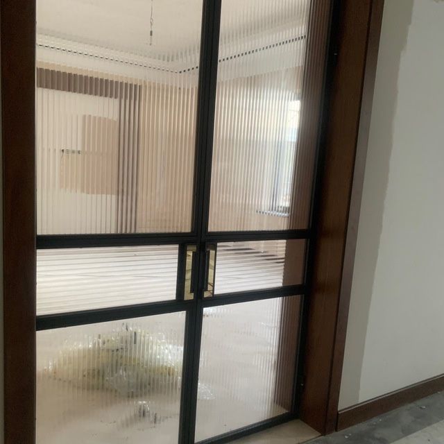 Раздвижные и распашные лофт двери под ключ