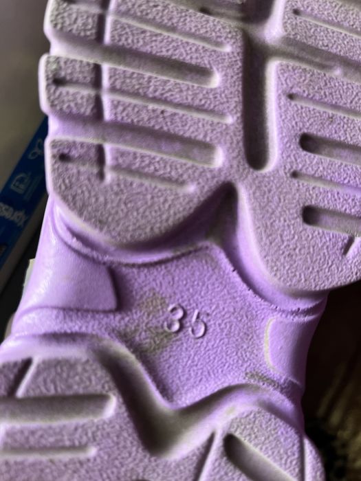 Новые кроссовки для девочки