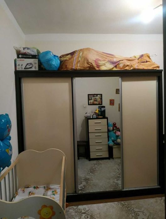 Uy sotiladi Sergeli 6A 13-dom 7 qavat domning 4-etaji 2 xonali uy