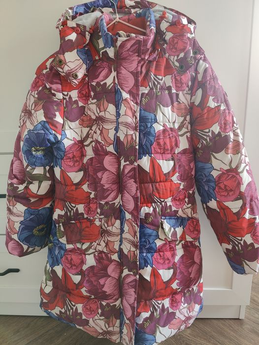 Продаем зимнюю куртку на девочку