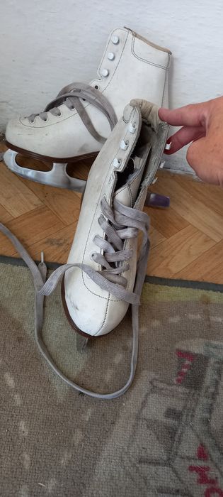 Продам коньки на девочку детский