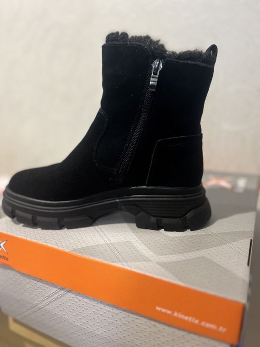 Продам замшевые сапожки (угги)