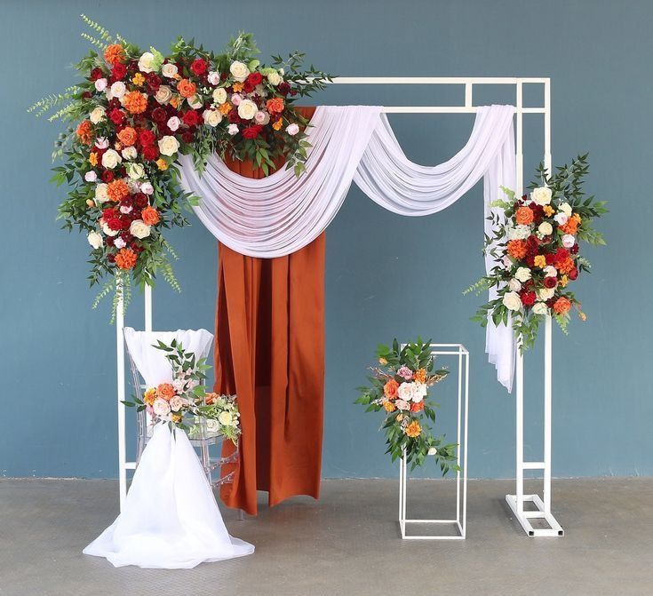 Arcade de trandafiri si grădină