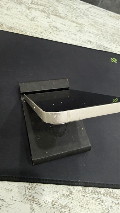 Продам айфон 13.