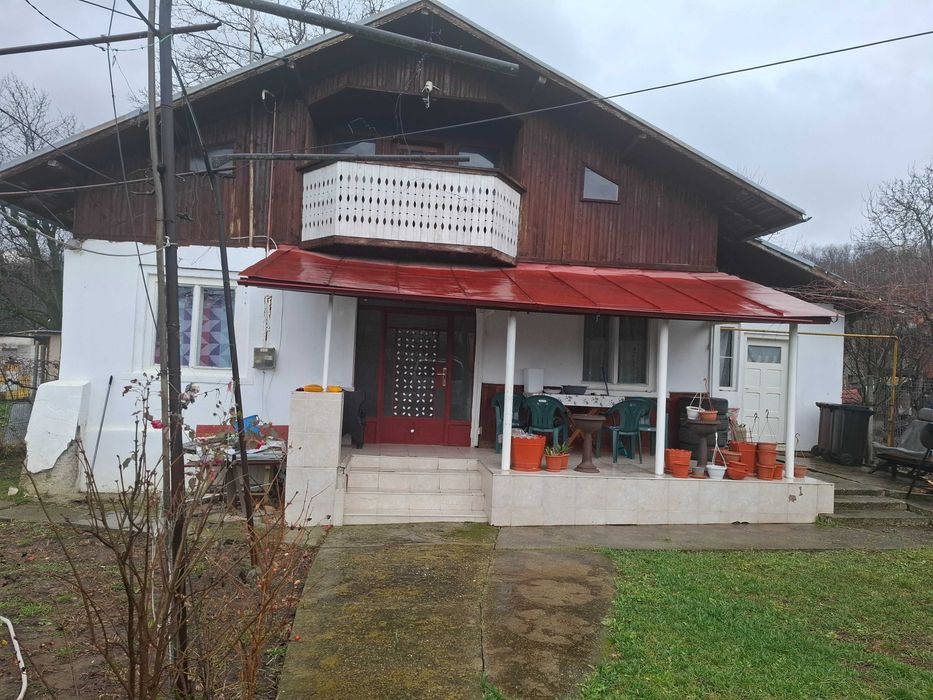 Casă renovată 80 mp utili + teren 680 mp, Vălenii de Munte