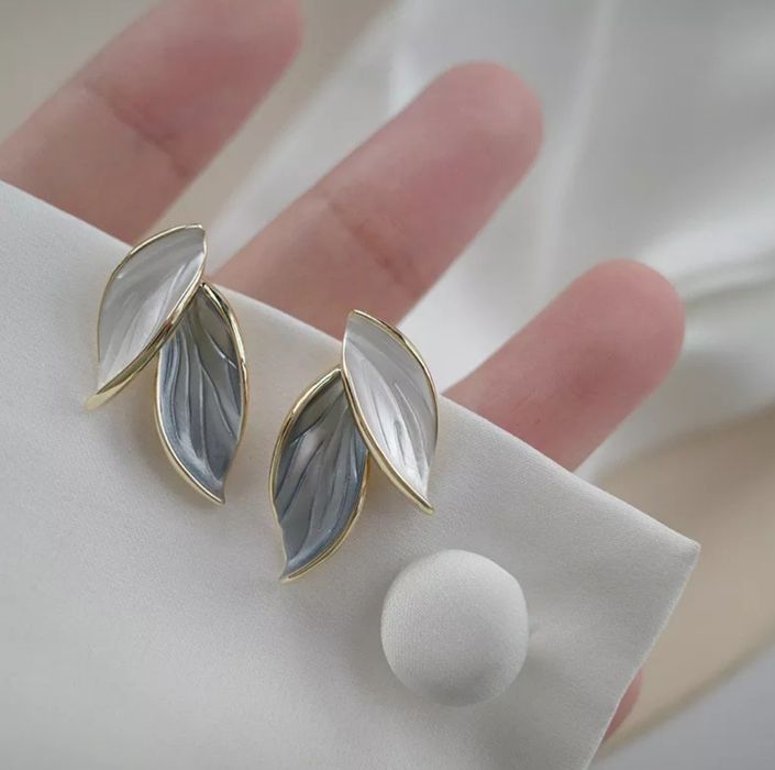 Нежни дамски обеци