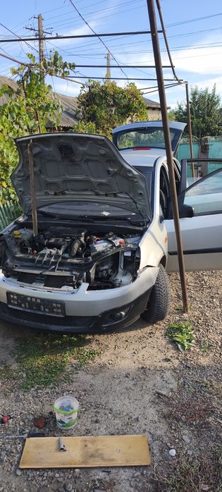 Acesori piese Ford fiesta 1.4 dizel 2007 stopuri faruri jante caroserie