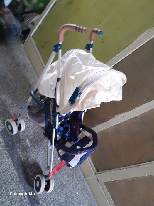 Продавам детска кошара,столче за хранене,лятна количка,