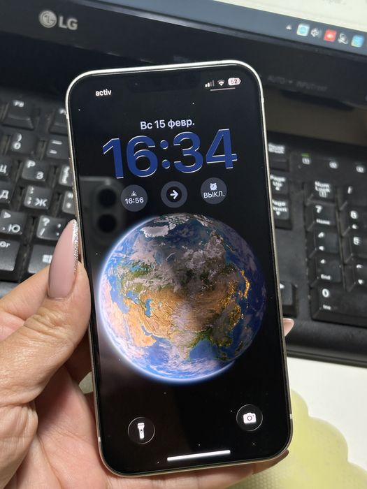 Продам Айфон 13 белый