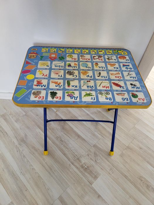 Детский столик синий