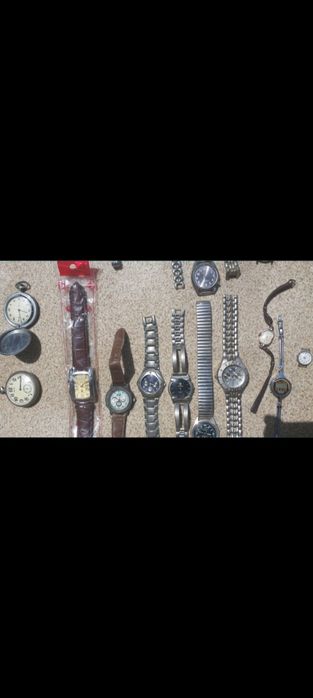 Ретро часовници и телефони