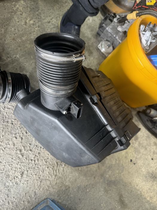 Филтърна кутия бмв м5 е60 bmw m5 e60 дебитомери и въздушна кутия