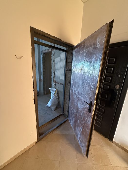 Продается входная дверь