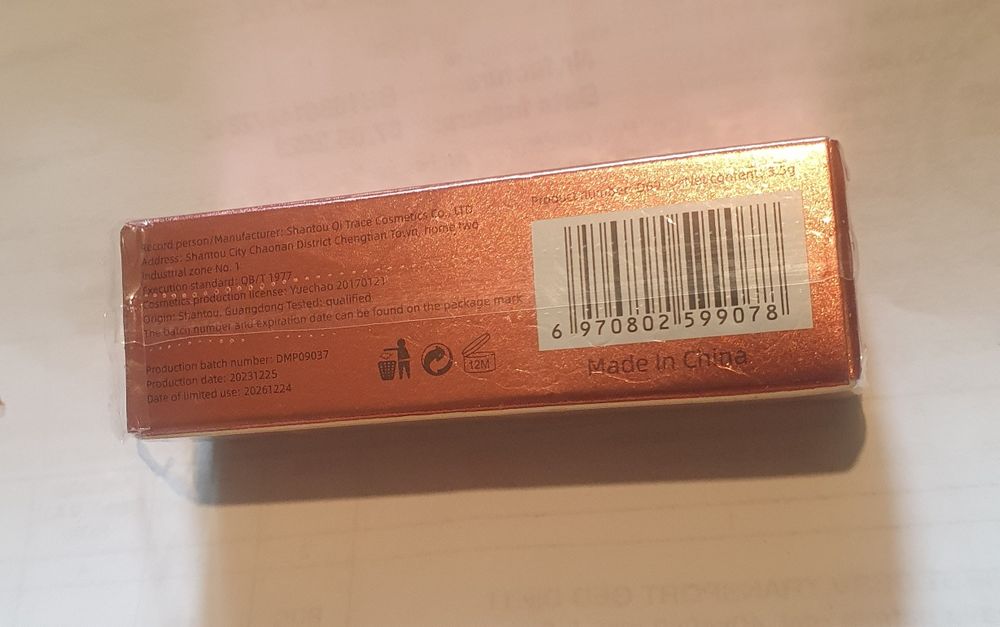 Ruj de buze metalic stralucitor