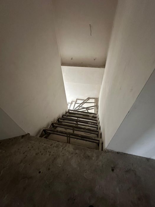 Продам дом, 3 этажа, элитный район