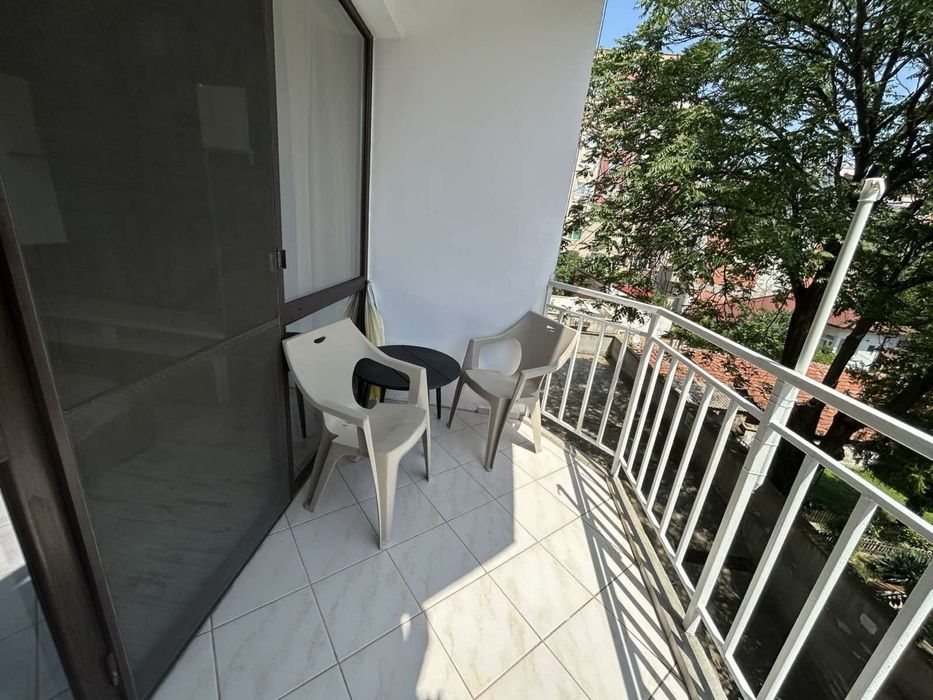 Три стаен апартамент с кухненски бокс