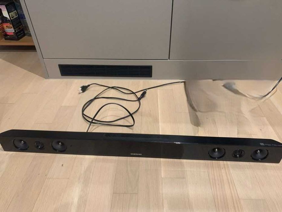 Samsung HW-F450 Sound Bar, folosit, stare foarte buna de functionare
