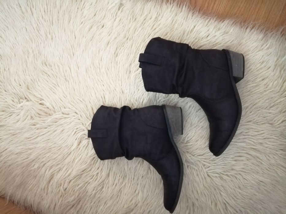 Botine neagre, mărimea 37.