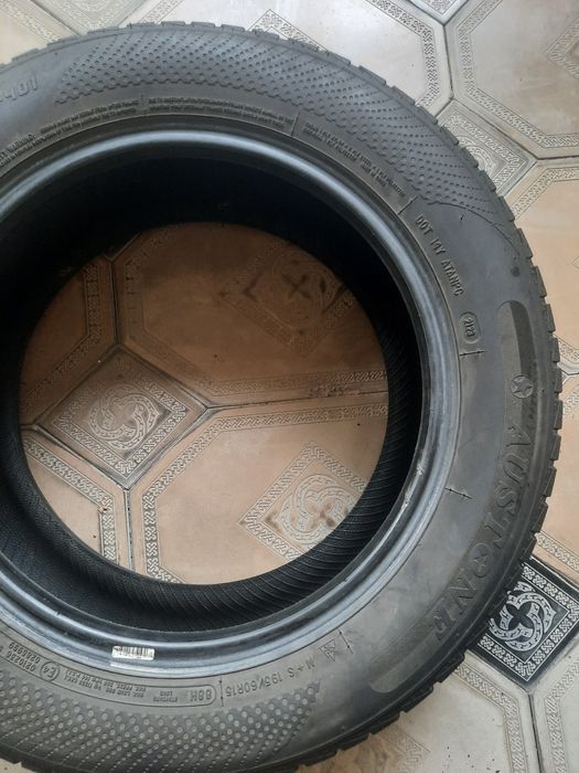 195/60R15 Austone.