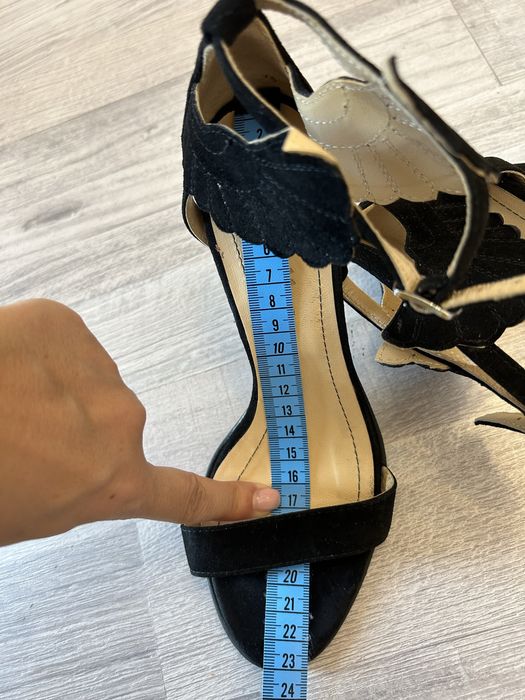 Sandale dama in stare perfecta model unicat Yvettes