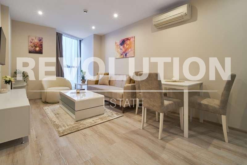 Дава се под наем Двустаен апартамент в Варна, Център - 55 кв.м за 560 € - Снимка #2