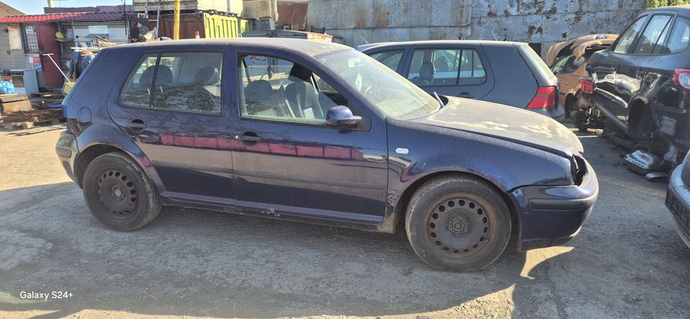 Motor Volkswagen Golf 1.6 16 benzina tip AZD 105 cp.