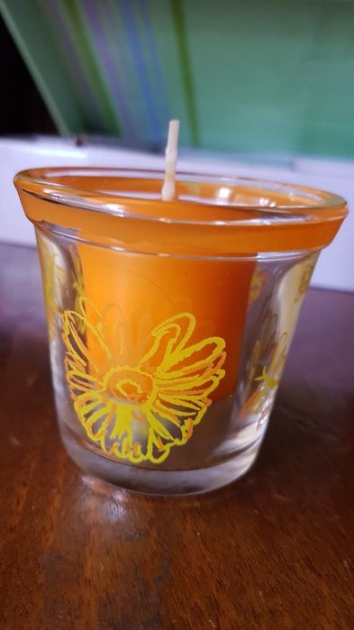 Стилен  стъклен свещник