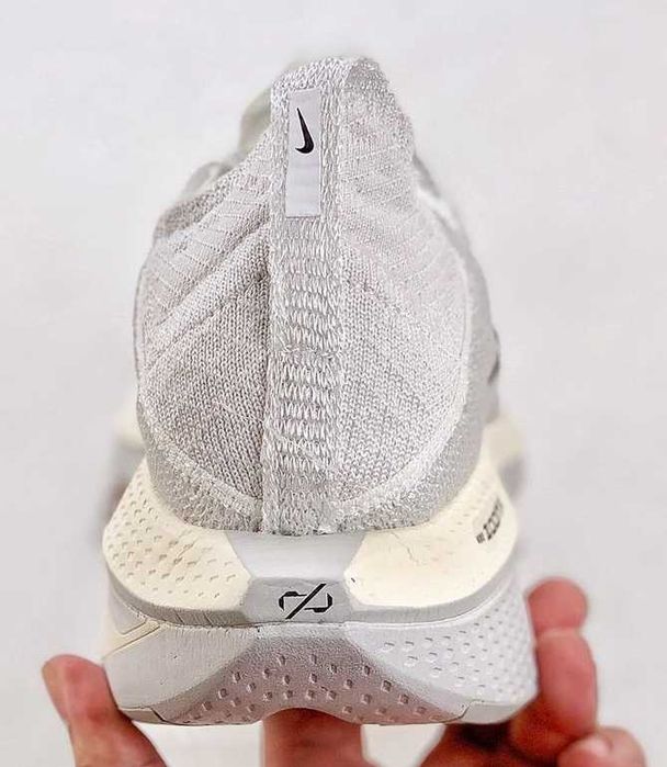 Продавам нови дамски маратонки Nike Air Zoom Alphafly Next grey