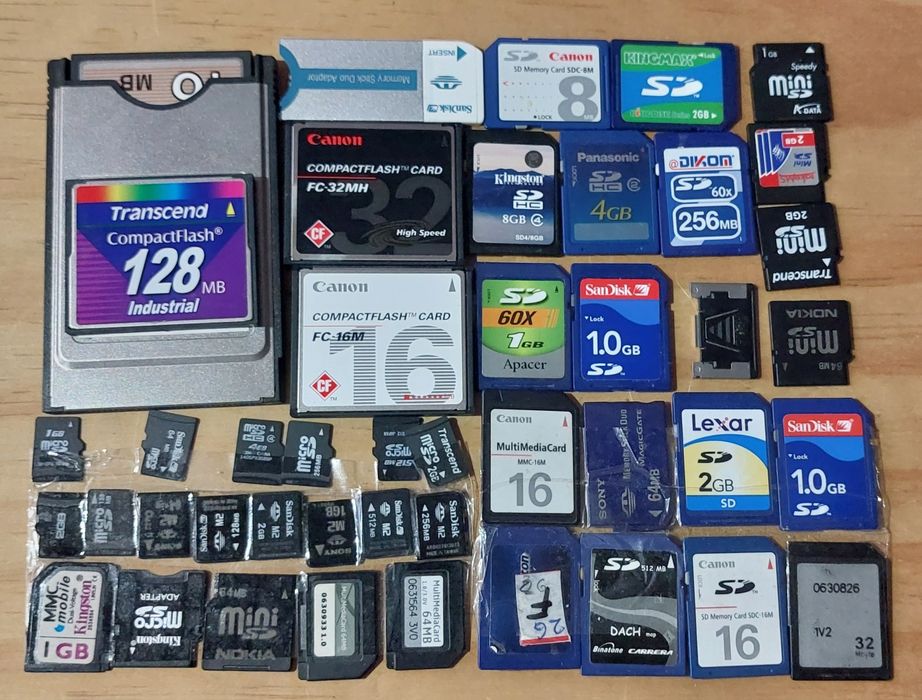 Carduri microSD, M2, MMC, Pro Duo, CompactFlash, SD la preț bun