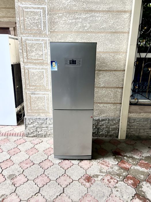 Продам Холодильник LG