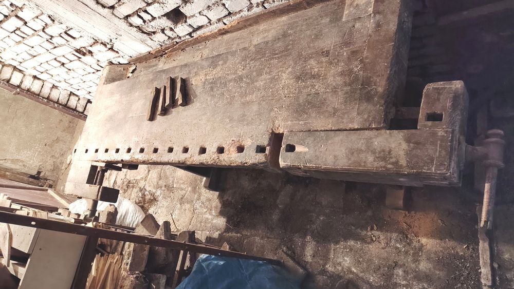 Продавам дърводелски тезгях, и профилни  рендета.