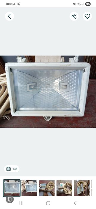 Proector alb cu halogen.