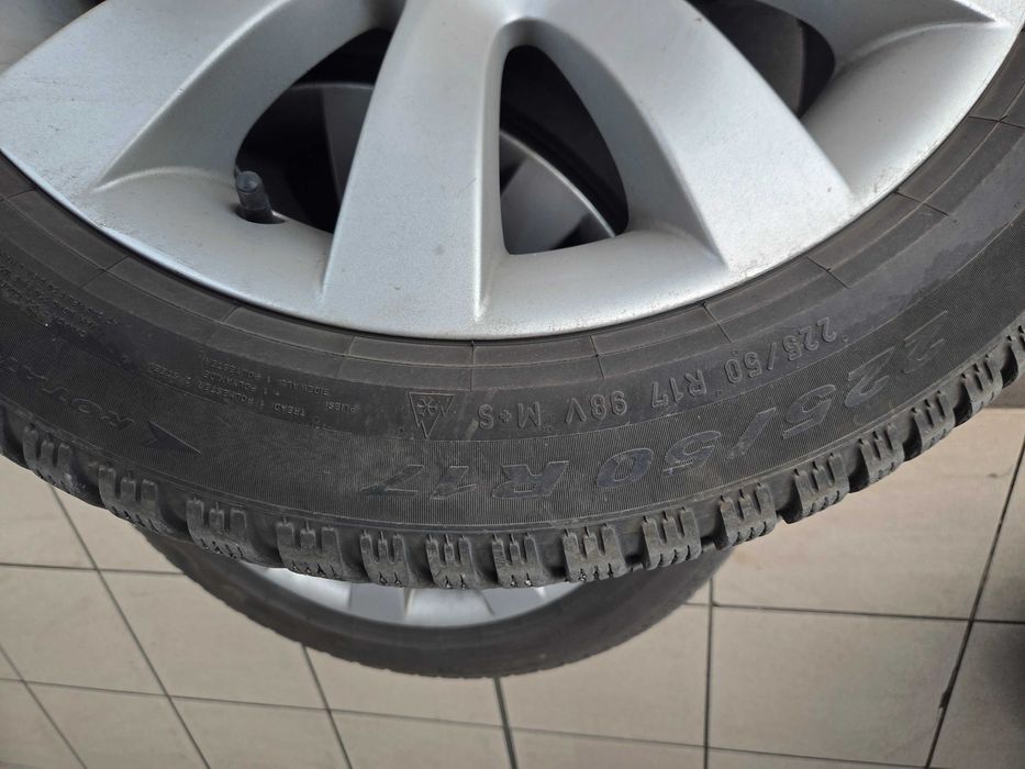 Продавам зимни гуми 225/50/17 PIRELLI DOT 23