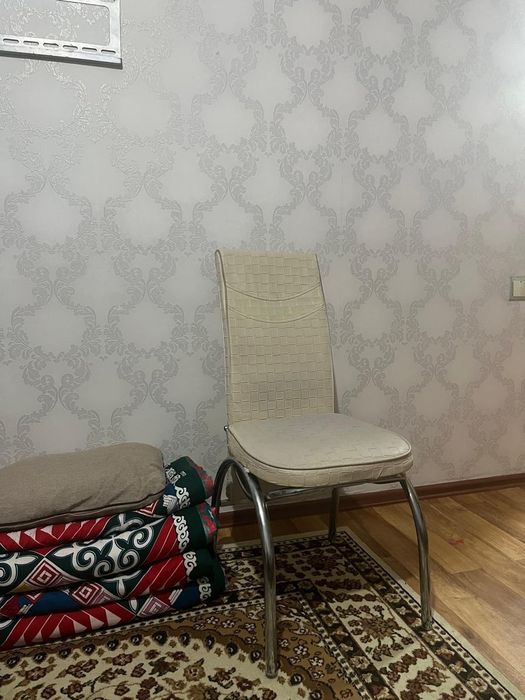 Стол со стульями б/у