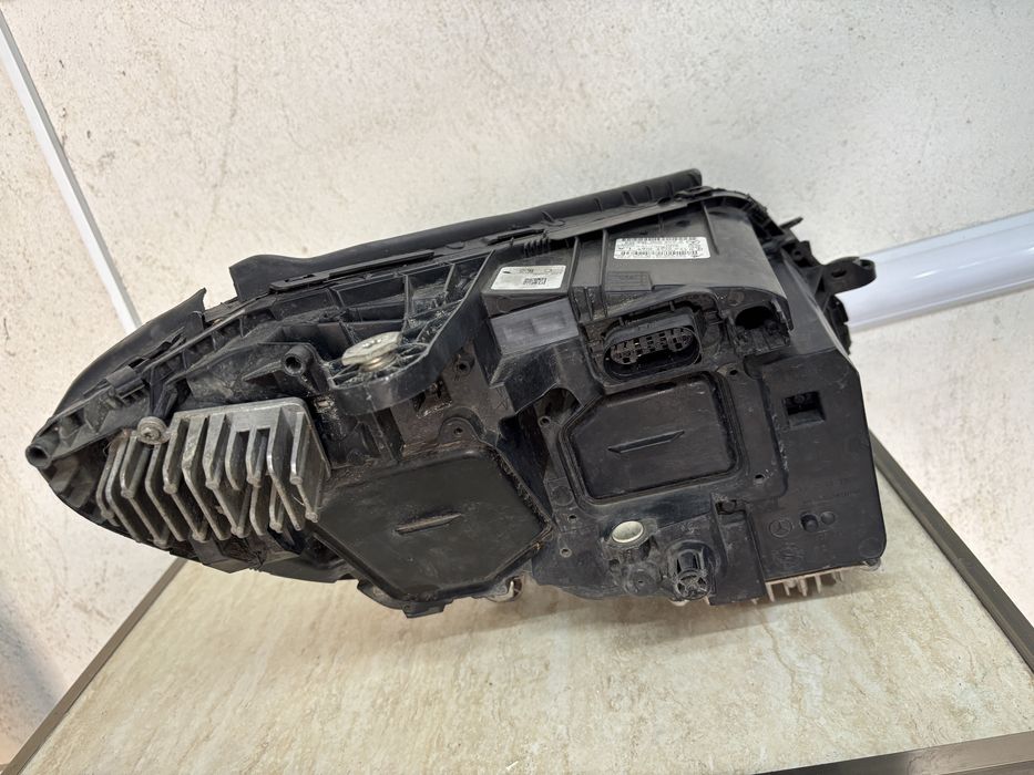 Фар за Мерцедес Ц класа W205 Ляв оборудван/ Mercedes C