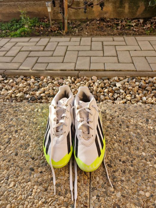 Adidasi fotbal pentru iarba