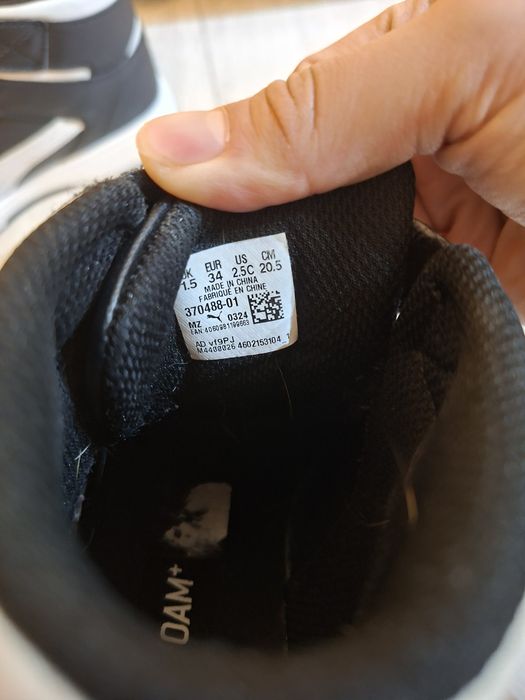 Продам кроссовки ( PUMA, DEMIX, и YEEZY)