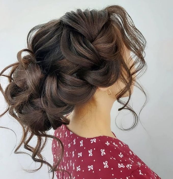 Прически и макияж